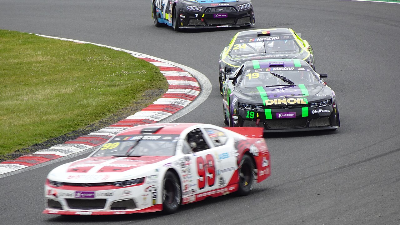 Talladegában mind a 40 nevezett autó rajtol