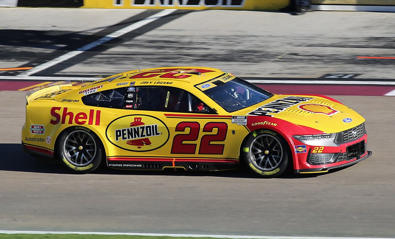 Joey Logano – Loganónak és Blaney-nek Martinsville-ben győznie kell, hogy életben maradjon a bajnoki harcban