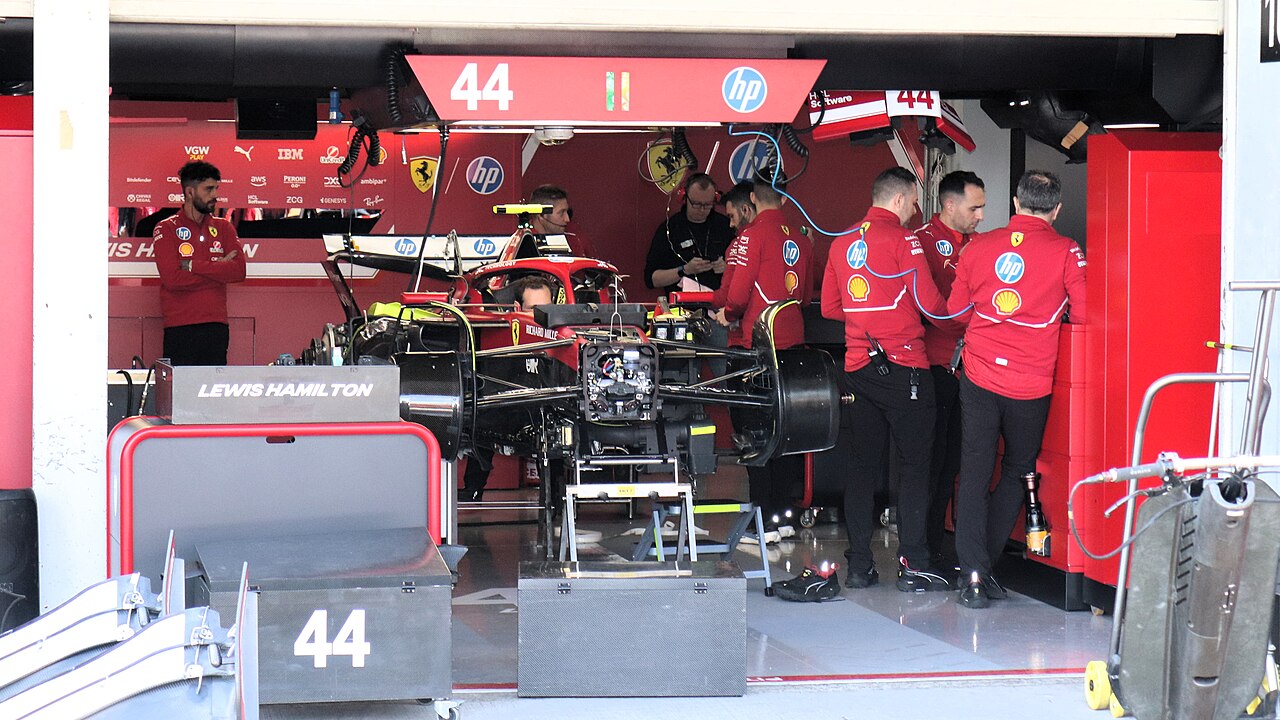 Verstappen megrovással kezdett a GT-ben, Horner a Ferrariról álmodik, Russell újabb büntetést vállal