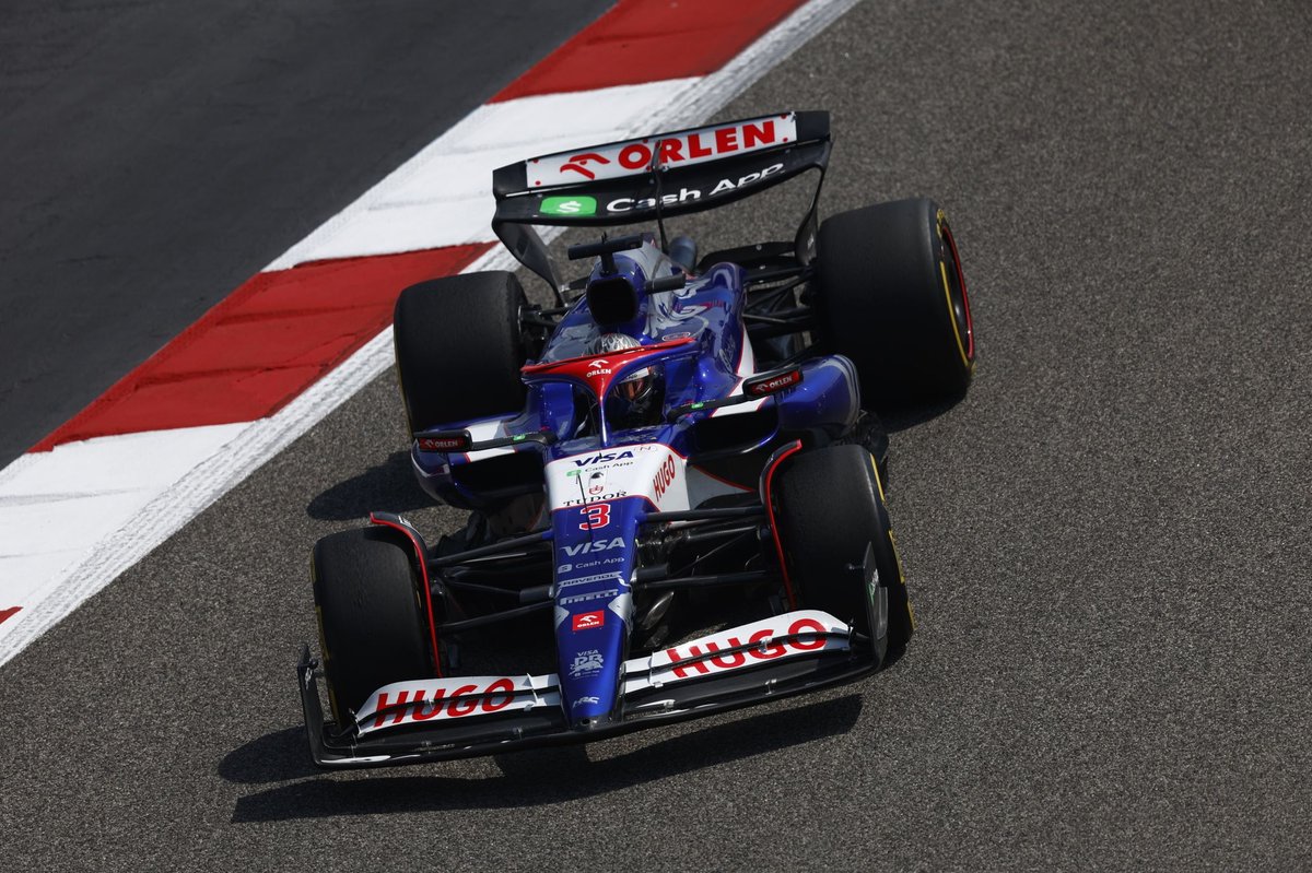 Fantasztikus Ricciardo: Az élen a bahraini FP1-en, 5 tizeden belül a top 10!