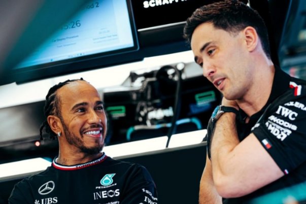 Hamilton a kérdéses Mercedes-tempóval szembesül