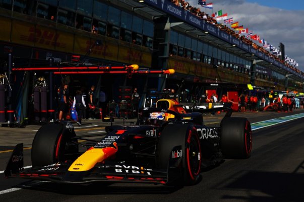 Az „F1-es Ausztrál Nagydíj: Hatalmas meglepetés az időmérő eredményében