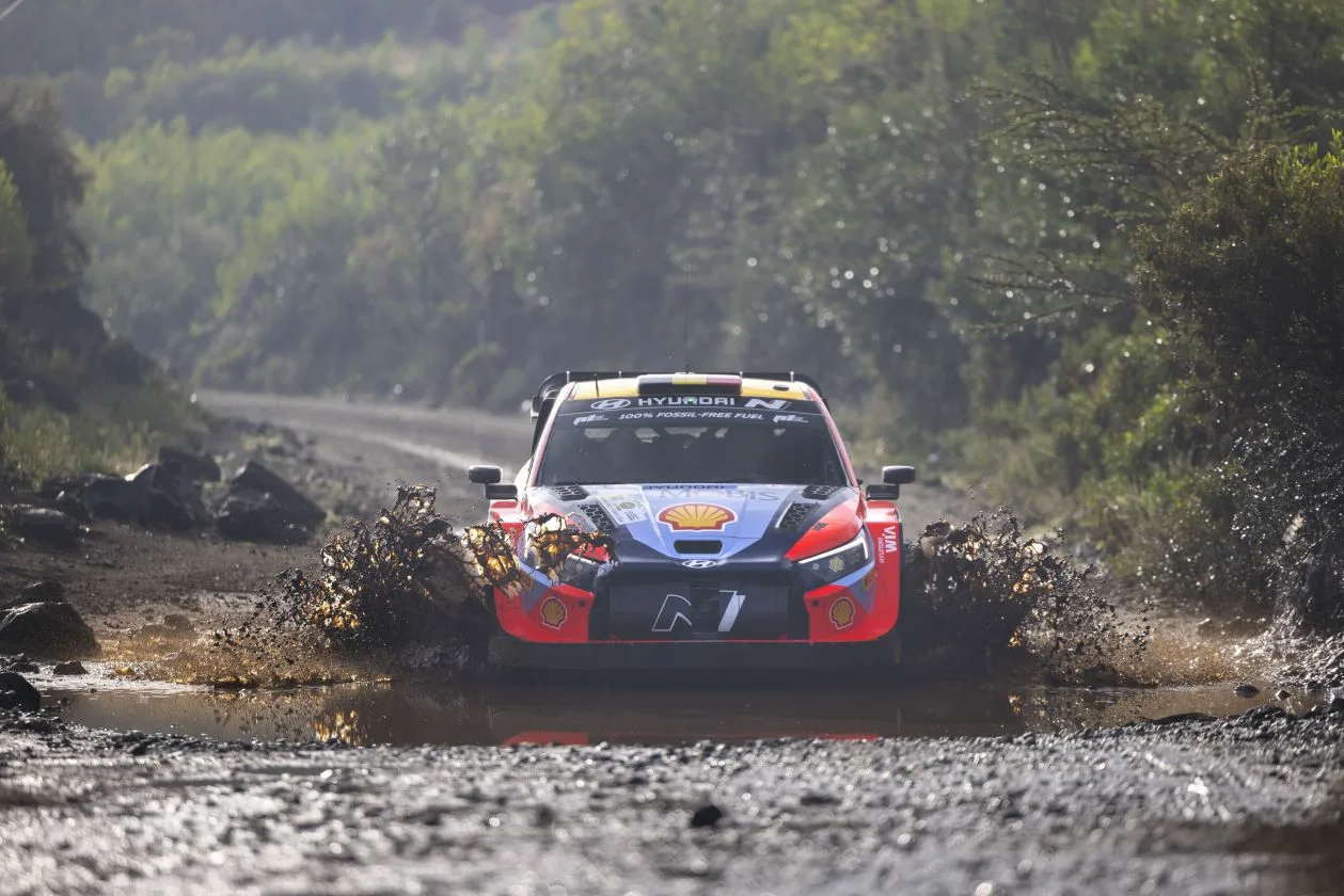 Neuville kalandos kalandok a Szafari Rallyn