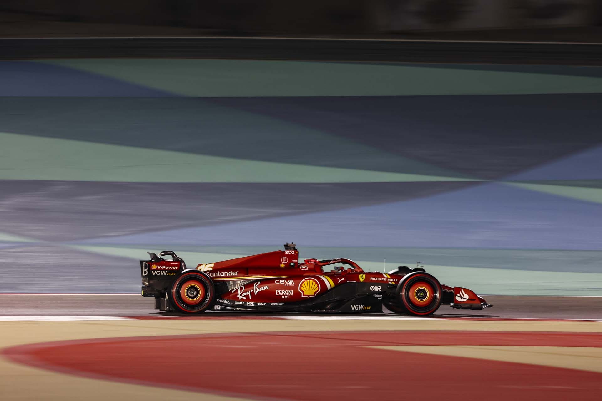 Leclerc magabiztos a Ferrari versenytempójában