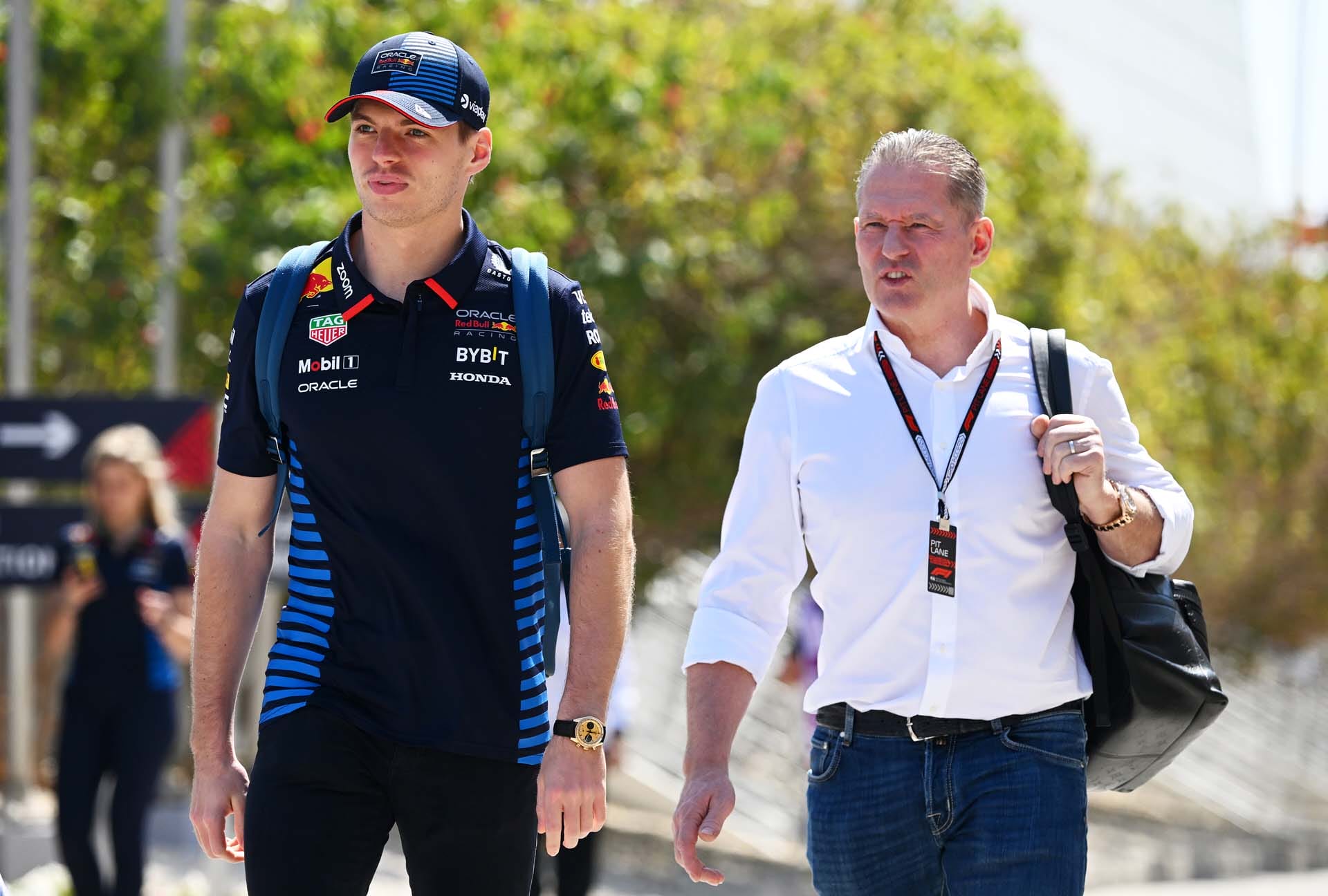 Verstappen apja és Horner veszekedése Bahreinben: feszültség a Red Bull csapatnál