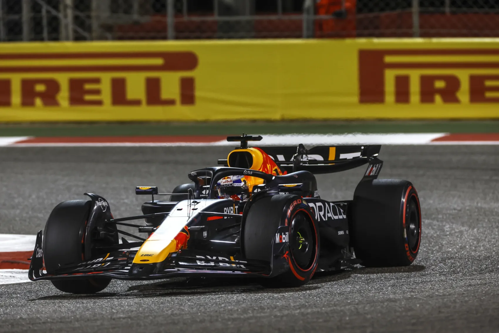 A Verstappen újraéledt az időmérőn és megszerezte a Red Bull számára a pole-t a Bahreini Nagydíjra