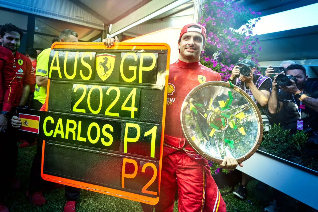 Spanyol sajtó: A Ferrari küldi el a jobb versenyzőjét – Leclerc-t és Hamilton-t kirohanták