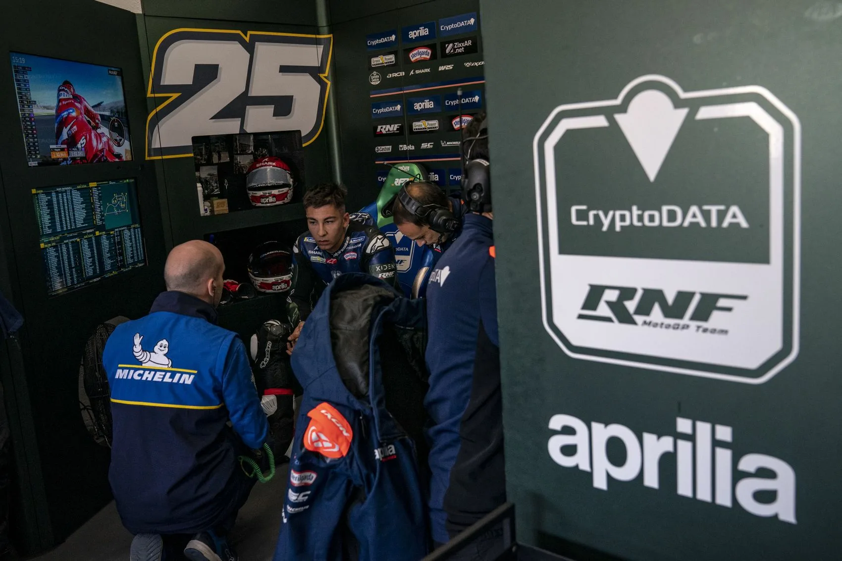 A MotoGP-t beperelte a kidobott csapat tulajdonosa – a vita folytatódik