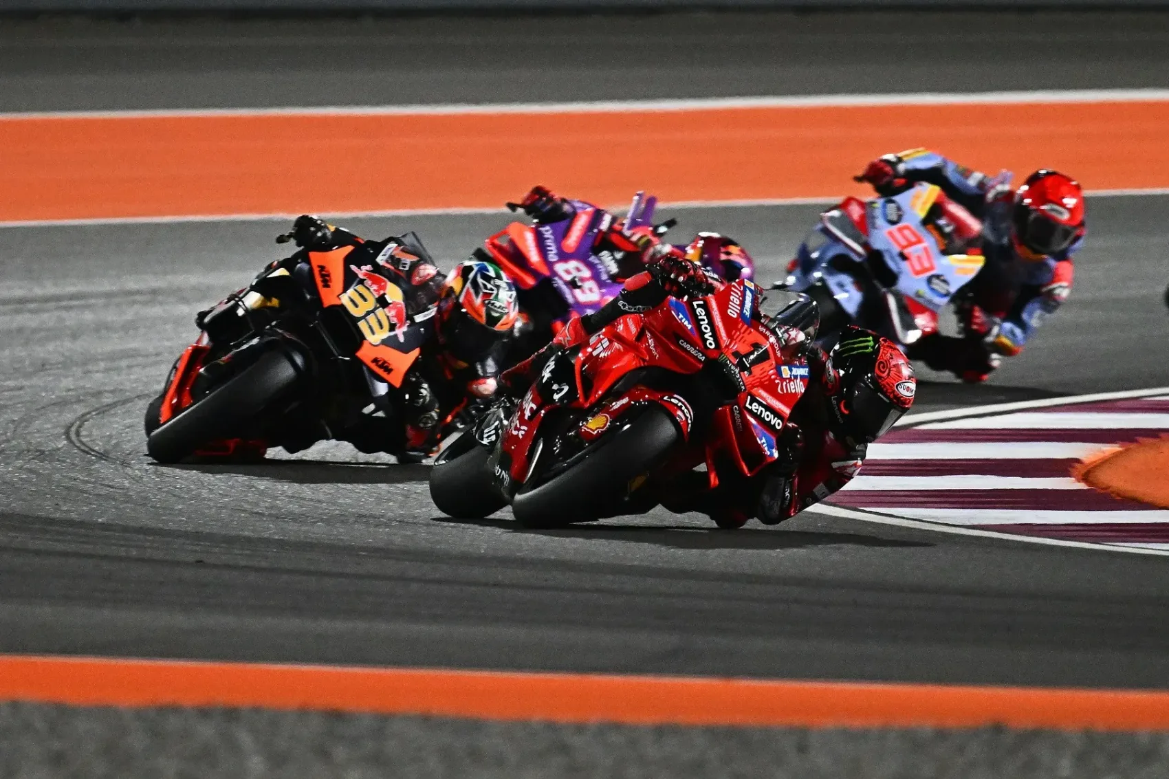 A KTM kihívása: Vajon igazán fennáll-e a Ducati fölénye?