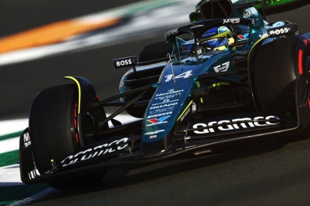 Alonso és Verstappen versenytempóban – friss F1-es hírek csütörtökön