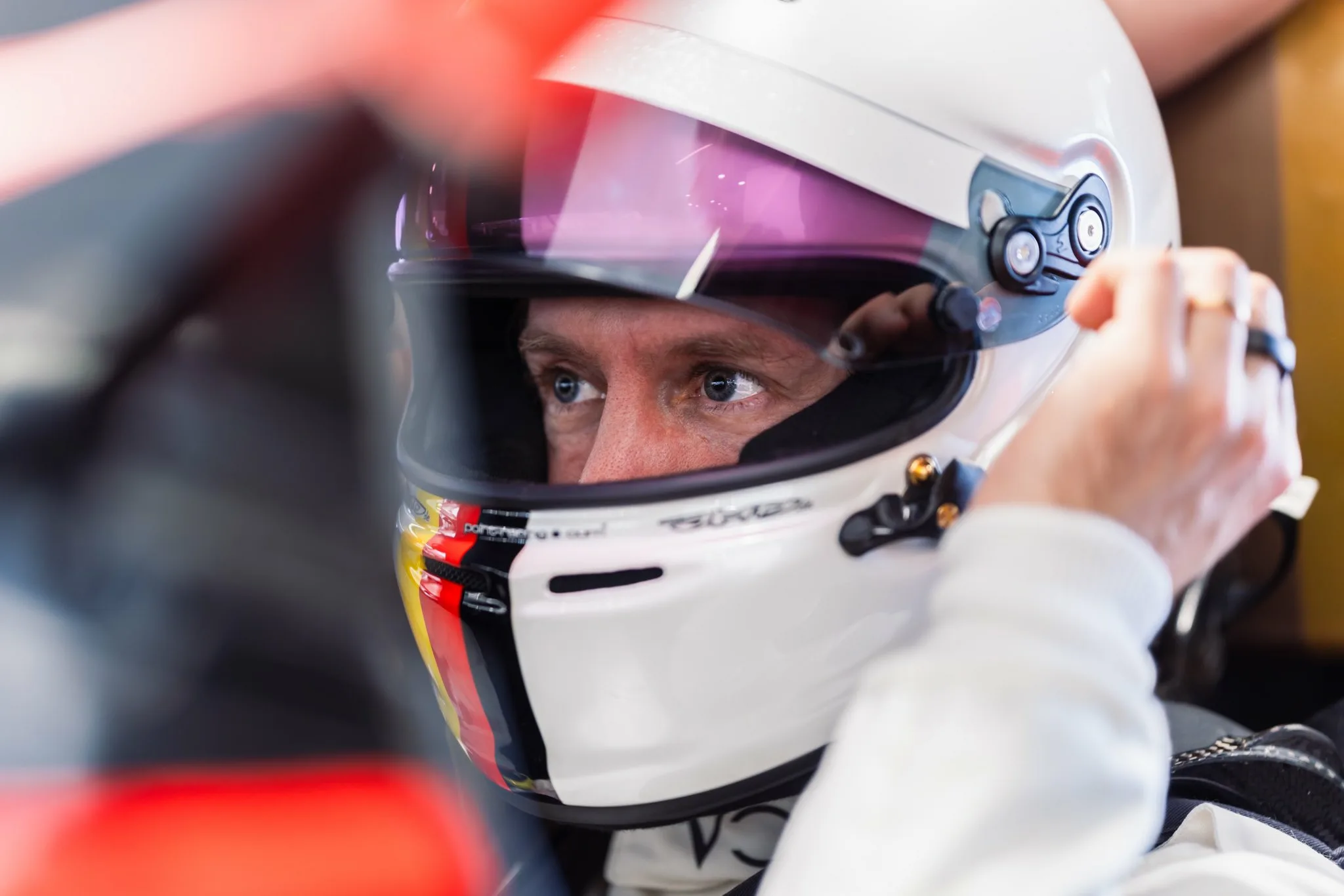 Száguldás a Le Mans-i álmok felé: Vettel a Porsche volánja mögött