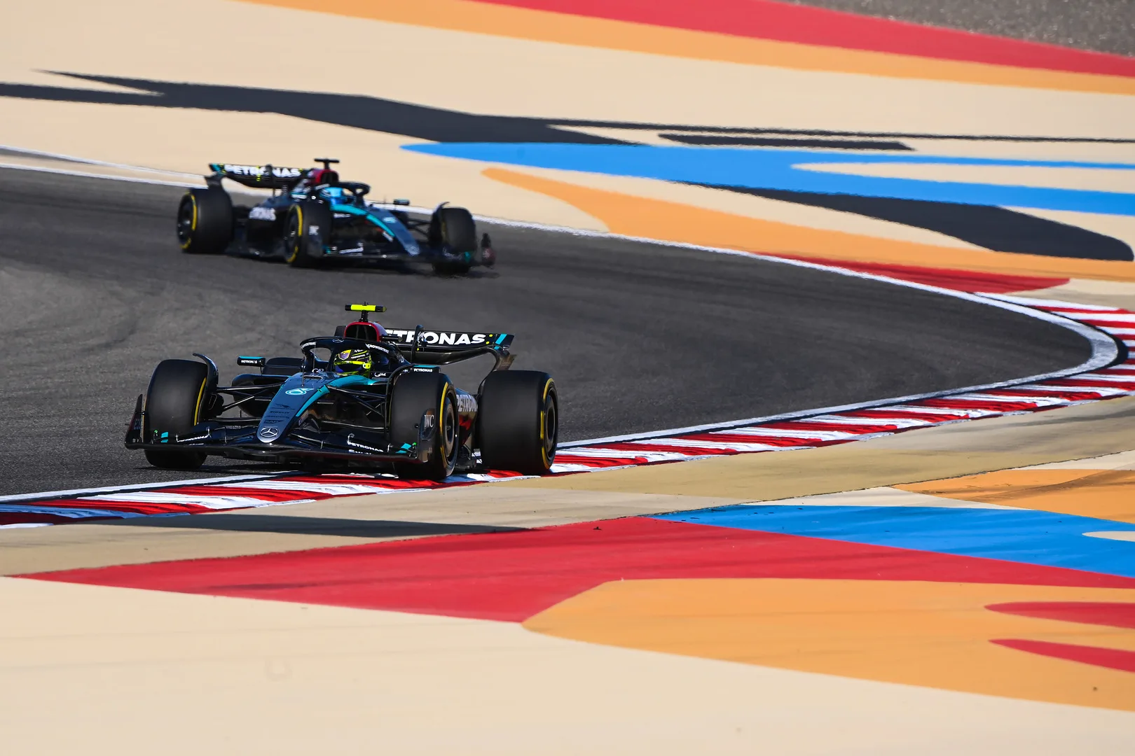 Verstappen győzelmének lehetősége: Hamiltont sokkolta a Mercedes, de kijózanító pofont adhat a mezőnynek
