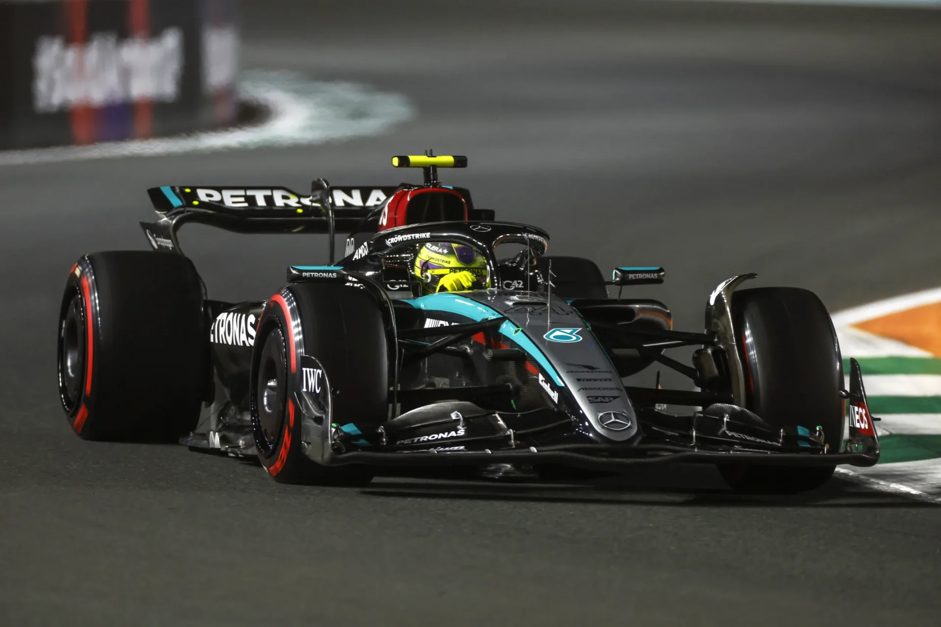 Hamilton kiábrándultan szembesül a Mercedes közhelyes taktikájával