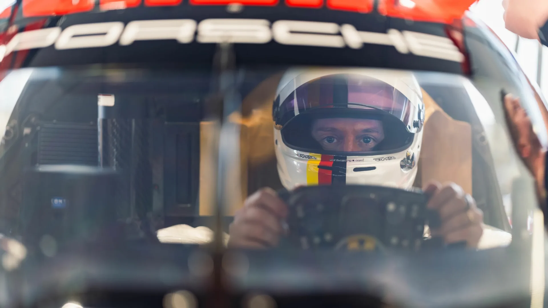 Sebastian Vettel teszteli a Porsche hiperautóját: kért lehetőséget a próbára