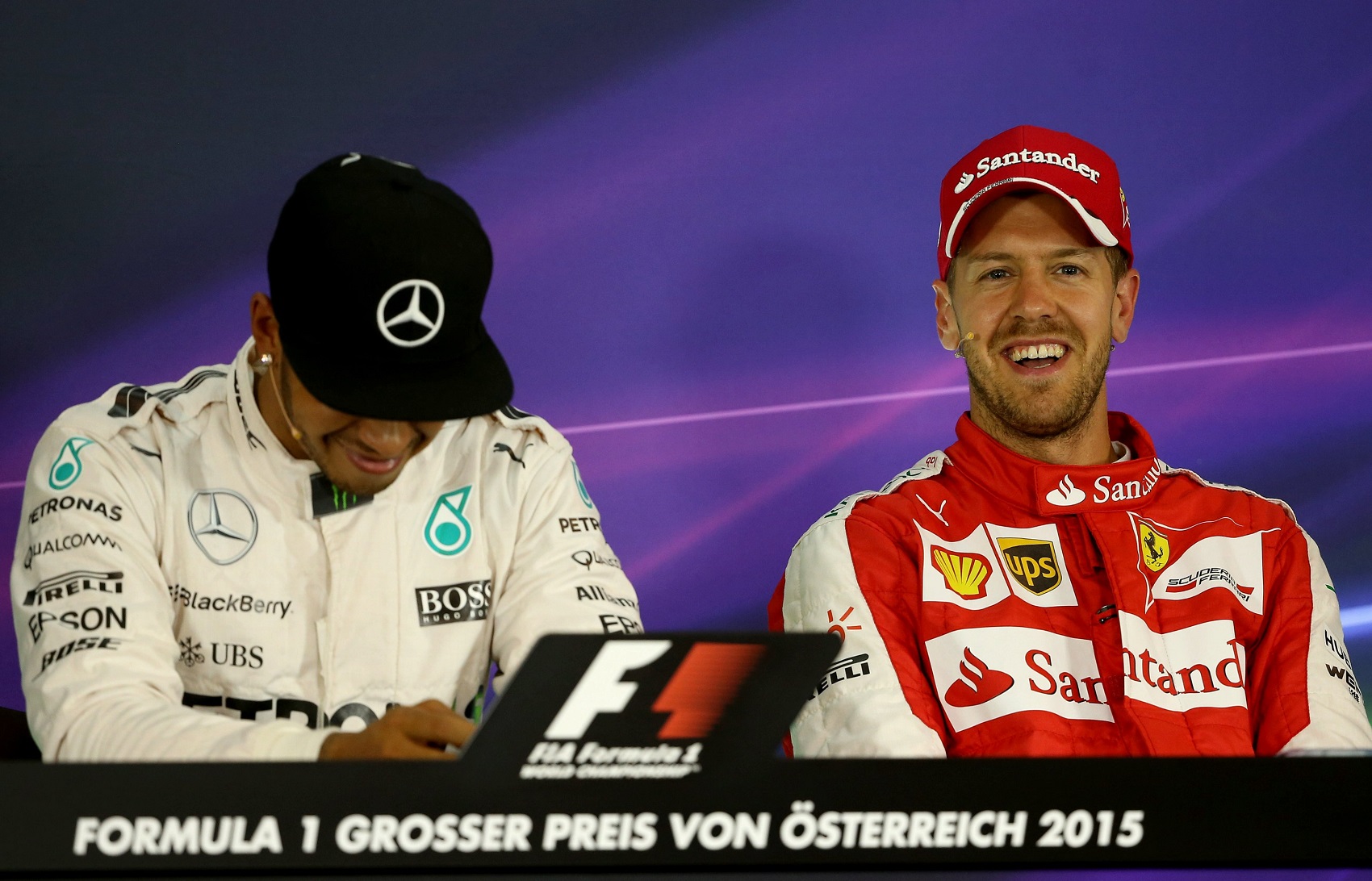 Az F1 világsztárja döbbenten reagált Hamilton döntésére