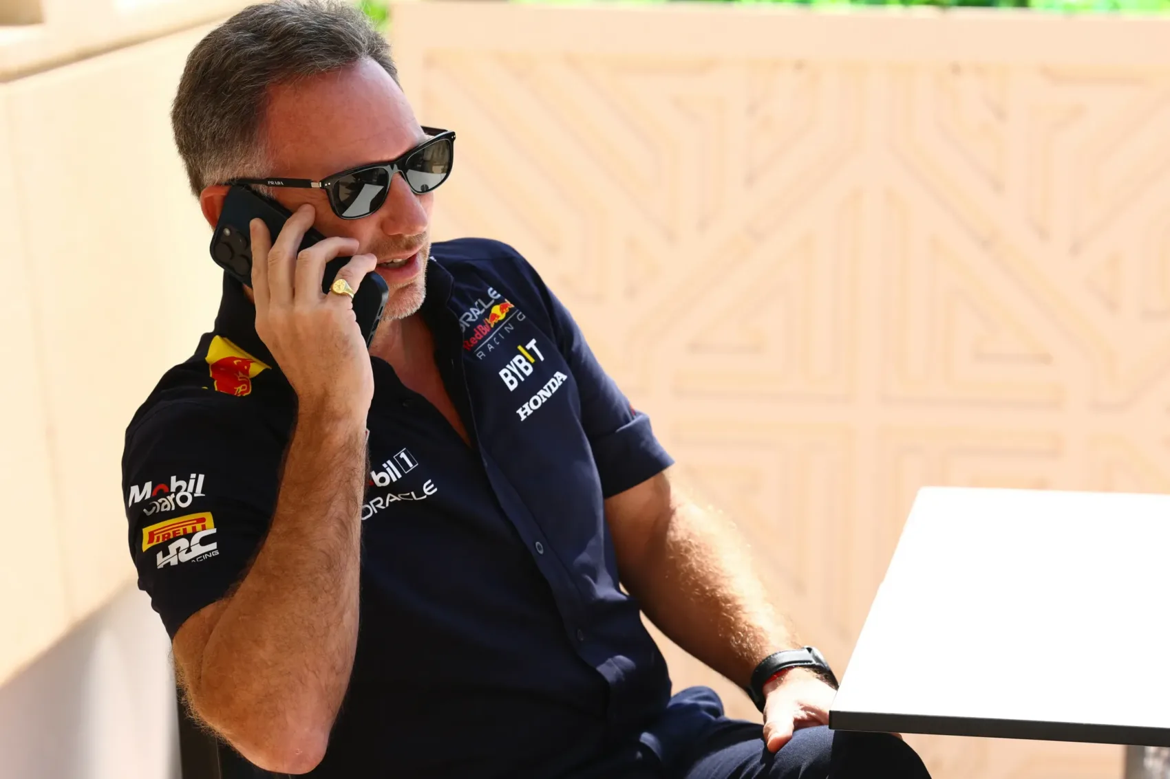 A Red Bull titokzatos tégla: Terv a Horner karrierjének lerombolására?