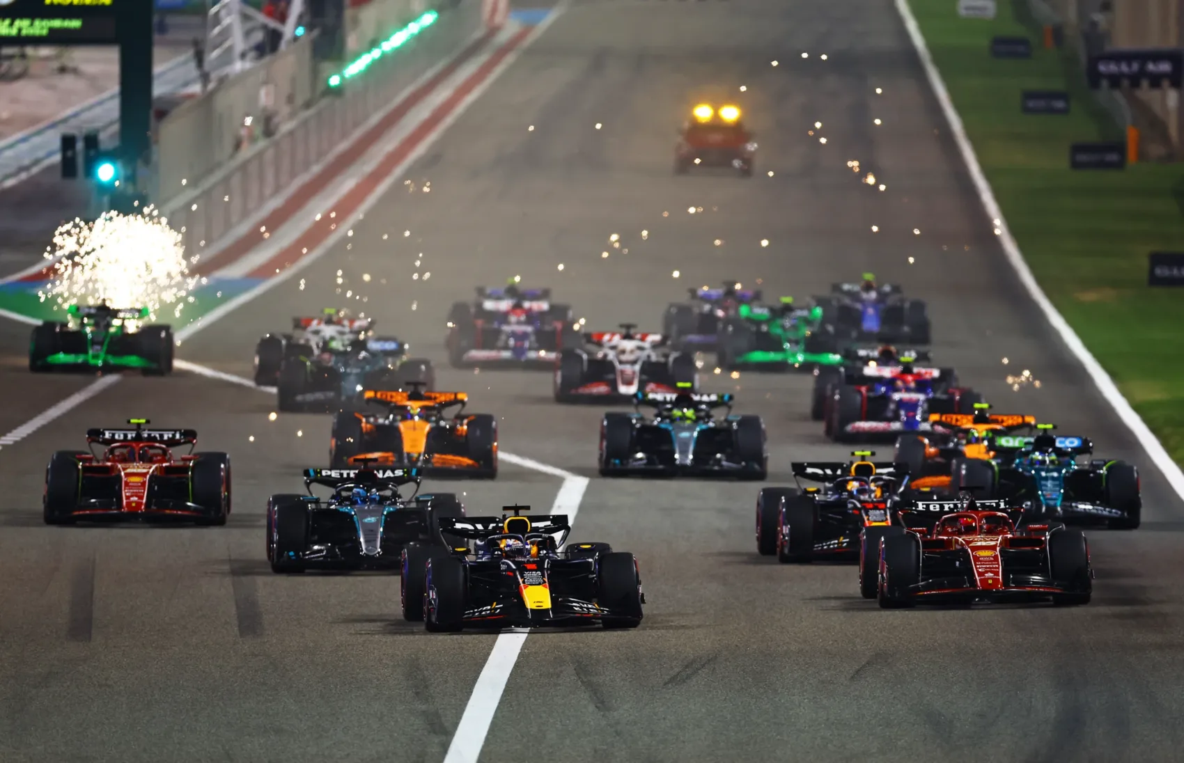 Verstappen zseniális teljesítménye: Tarolt a Red Bull Bahreinben az új szezonkezdésben