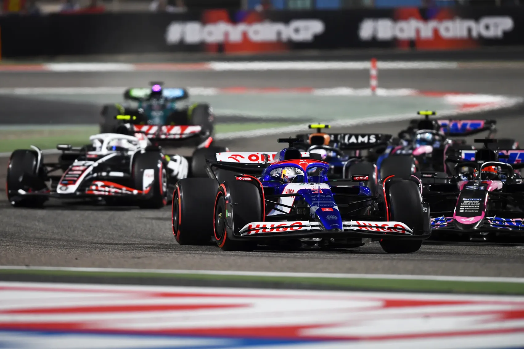 Drama Bahreinben: Ricciardo durván kiosztotta csapattársát