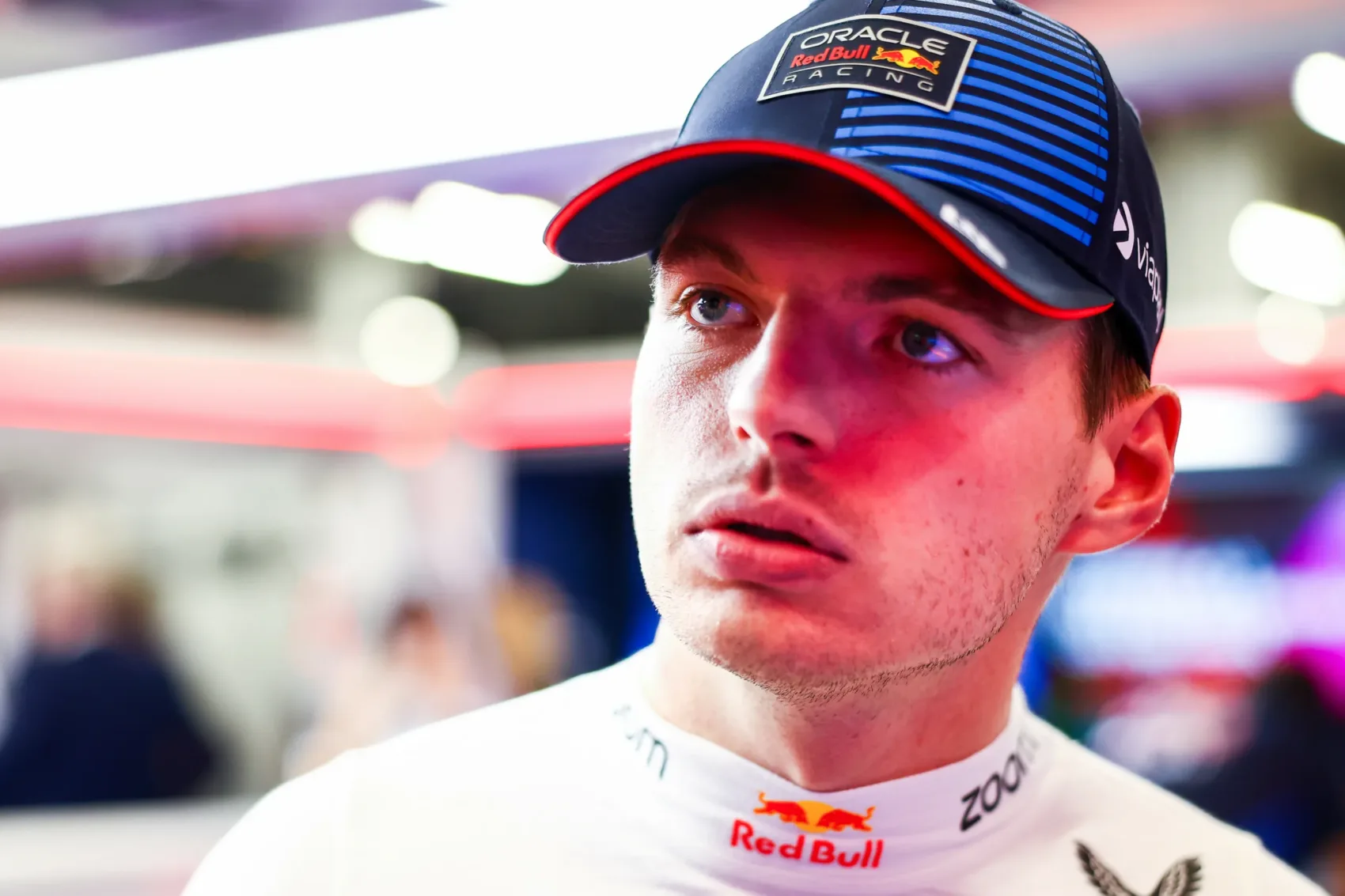 Az éjszaka hőse: Max Verstappen legendákat dönt és későn pihen futamnapokon