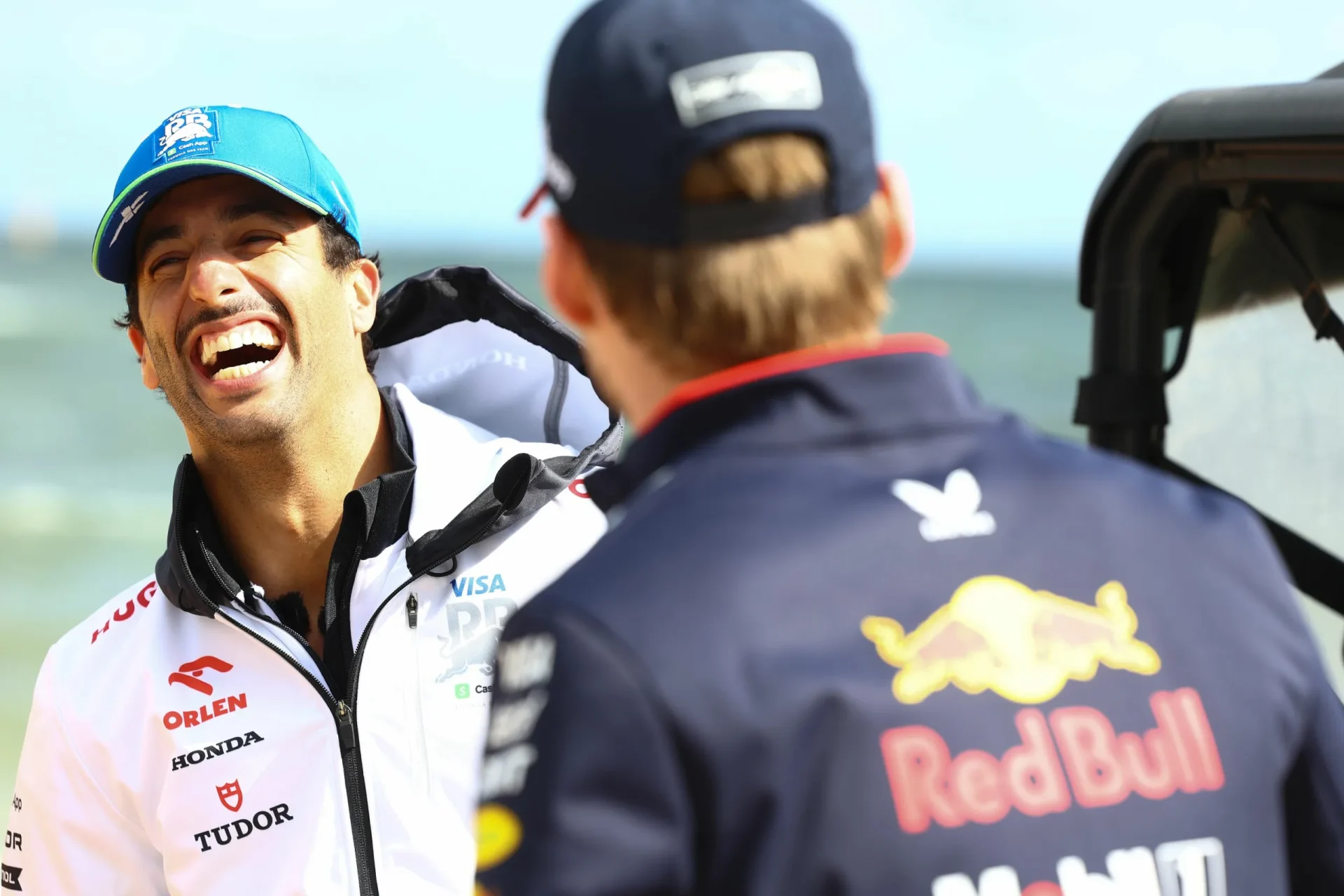 Ricciardo botránya Ausztráliában: másodszor kizárták és dühösen kidobta a dobogós érmet