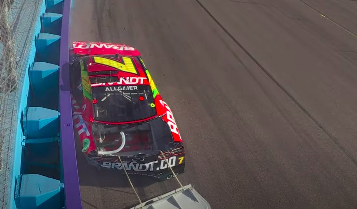 A „NASCAR: Fordulatos verseny a Phoenixban és SVG top 10 az Xfinity futamon