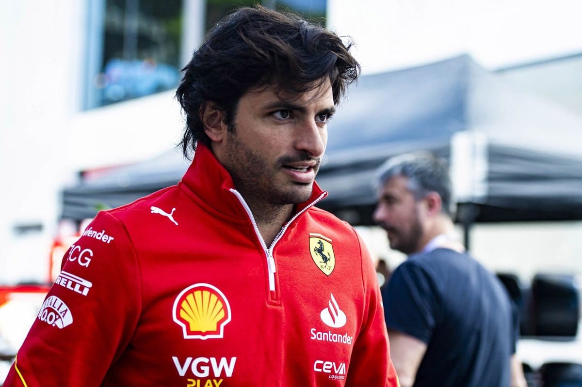 Carlos Sainzról friss hírek a Ferrari-tól
