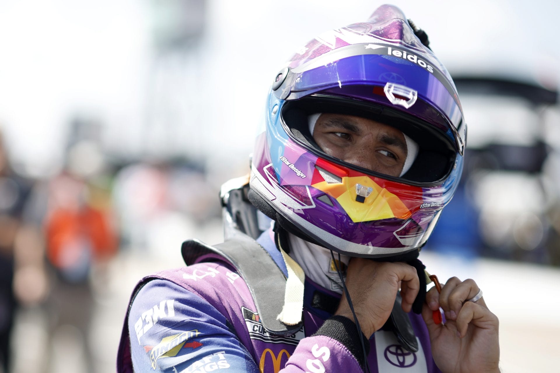 Bubba Wallace harcba száll a NASCAR Cup hétvégi versenyén Phoenixen a légierővel a segítségére szegődik