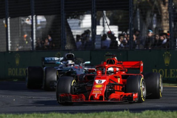 Az F1 történelme ismétli önmagát: Vettel a nyomában Hamiltont