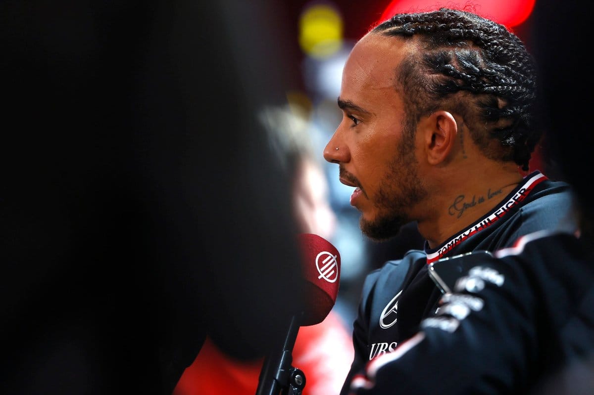 Lewis Hamilton elárulta az okot a csapattársától való elmaradására