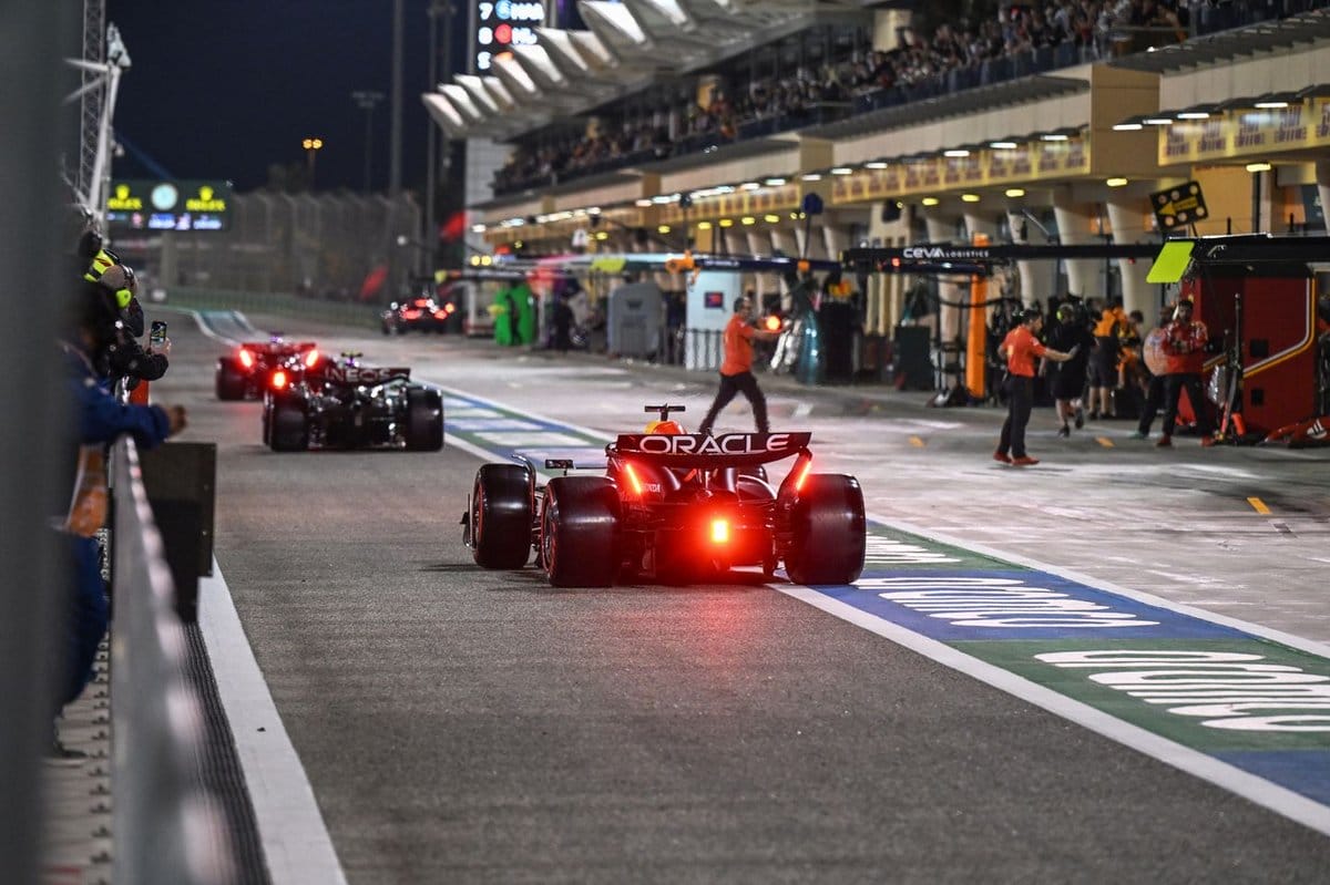 Emlékezetes pillanat a Bahreini Nagydíjon: történelmi fordulat az F1-ben