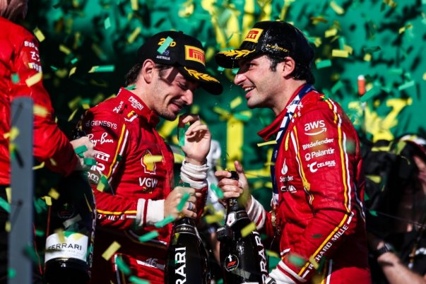 Az előretörés titka: Leclerc-t inspirálja gyors csapattársa, Sainz