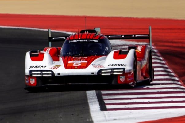 Akkor ezt írd: „Porsche élen: De Vries mögött a pole-ban a WEC-en