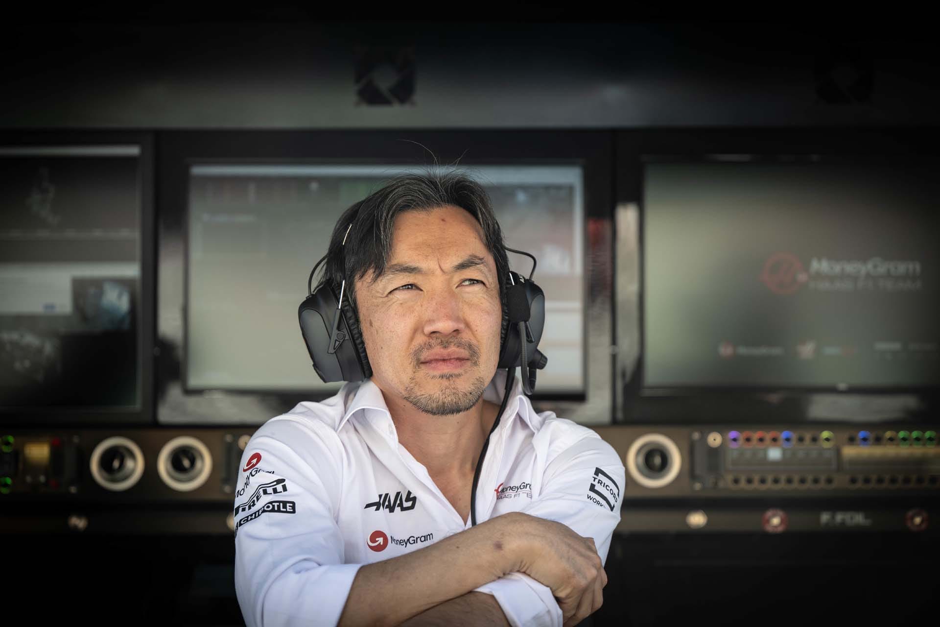 Komatsu sikerének kulcsa: az élvezetes munkavégzés a Haas csapatfőnökeként
