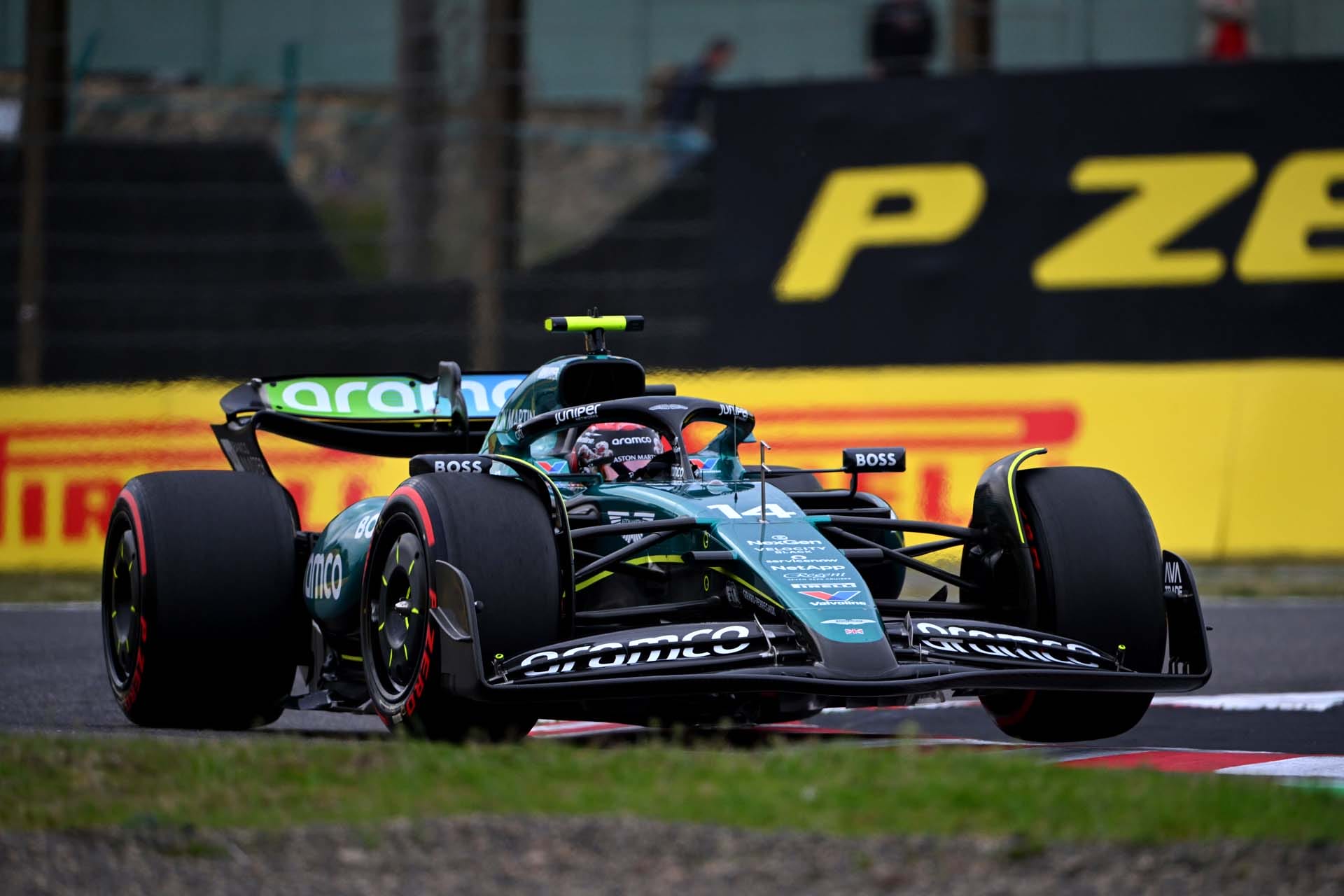 Aston Martin meglepetéssel: ötödik rajthely Alonso számára