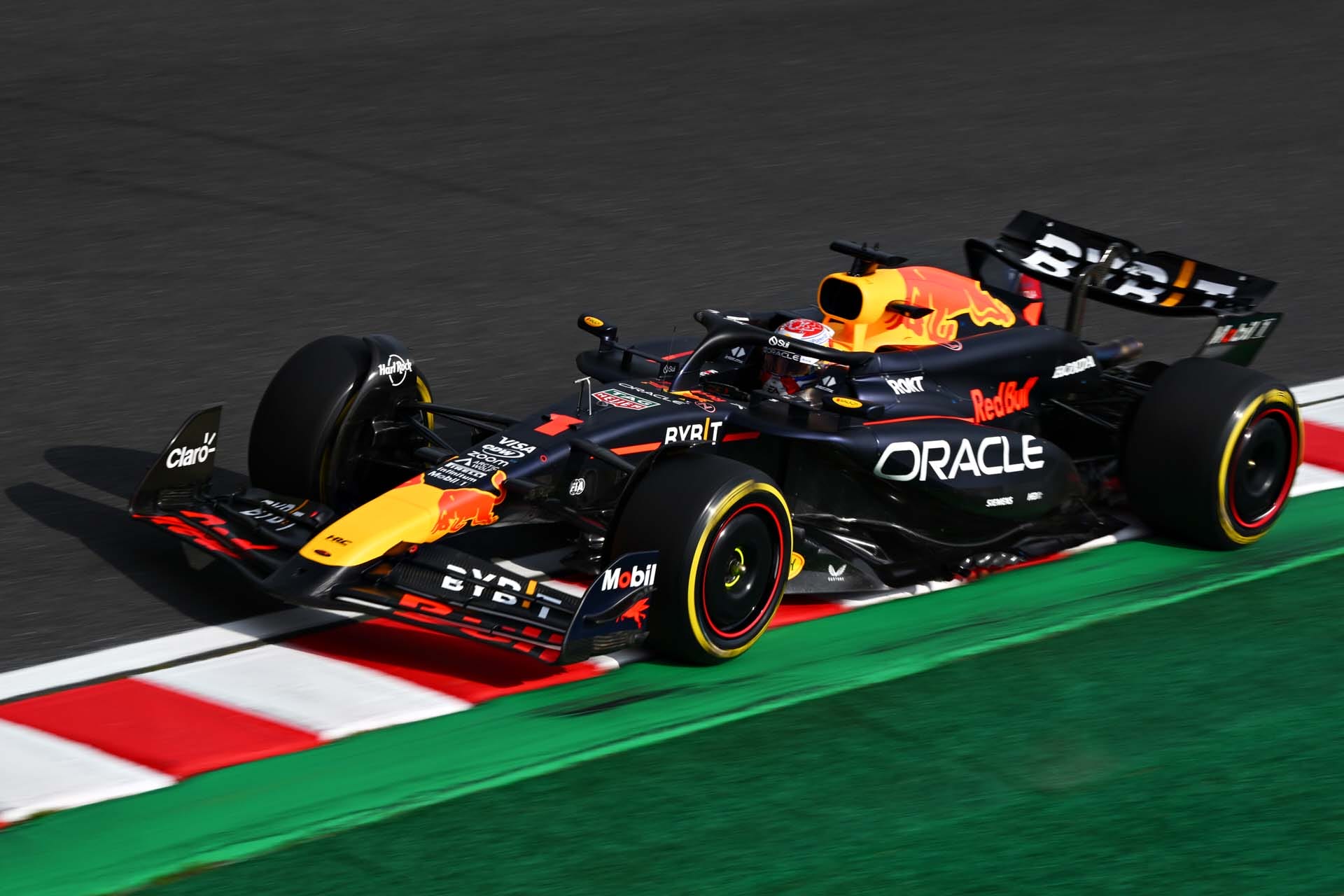 Verstappen nyert Japánban, Sainz újra dobogón