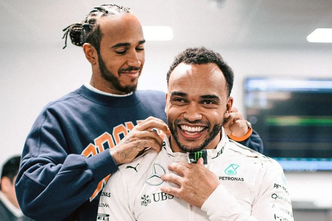 A szenzációs cím: „Lewis Hamilton öccse sokkot kapott: Mercedest adott el és az öngyilkosság is megfordult a fejében