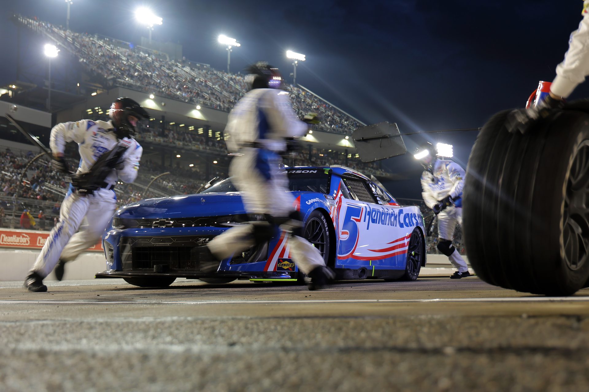 Tiltott szerhasználat és biztonsági problémák: Valóságos eltiltás-cunamit jelentett be a NASCAR –