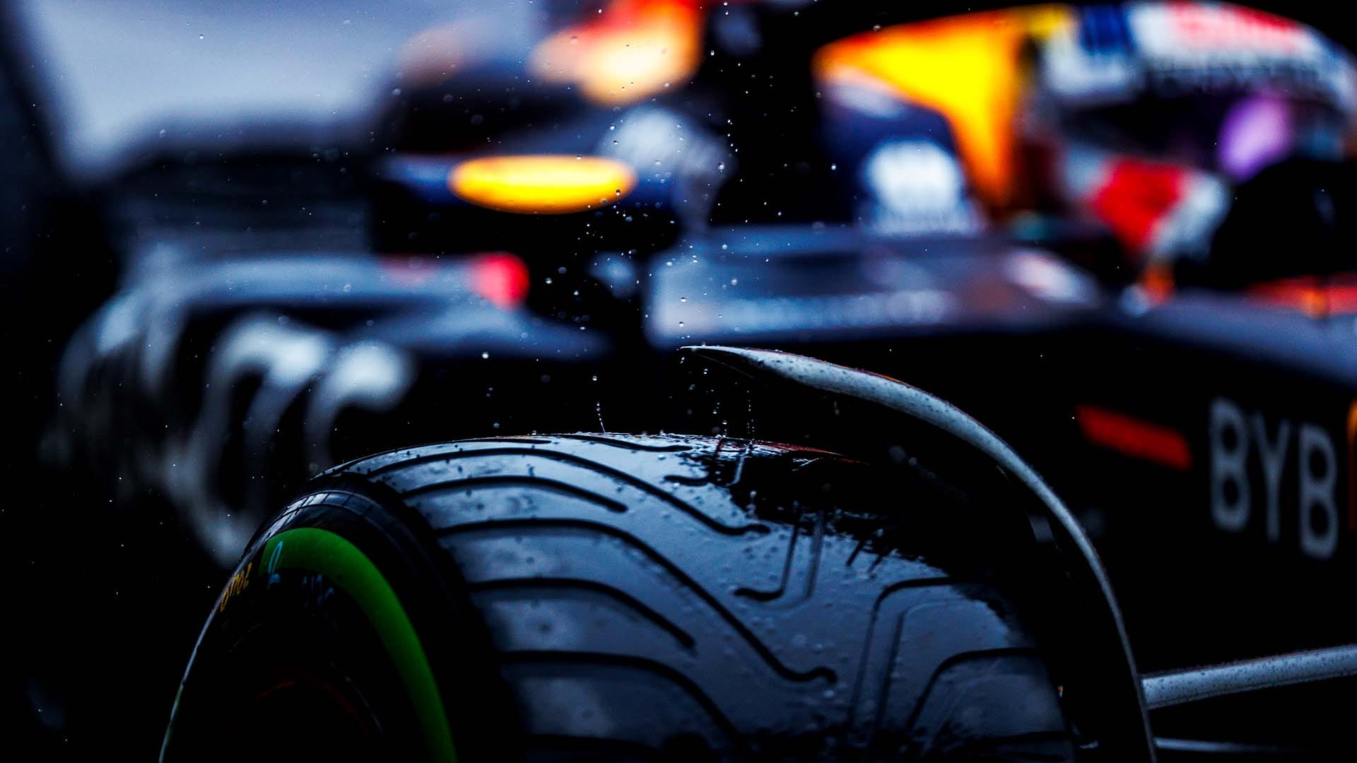 Esőben járás nélkül: a Pirelli esőgumik váltóra sürgetése a Forma-1-ben