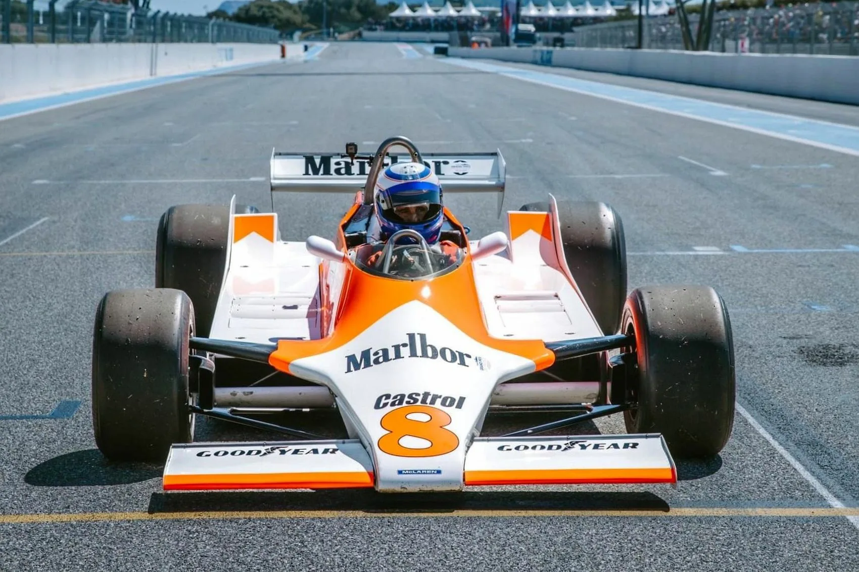 Legendás visszatérés: Prost újra a volán mögé ült az első F1-es autójában