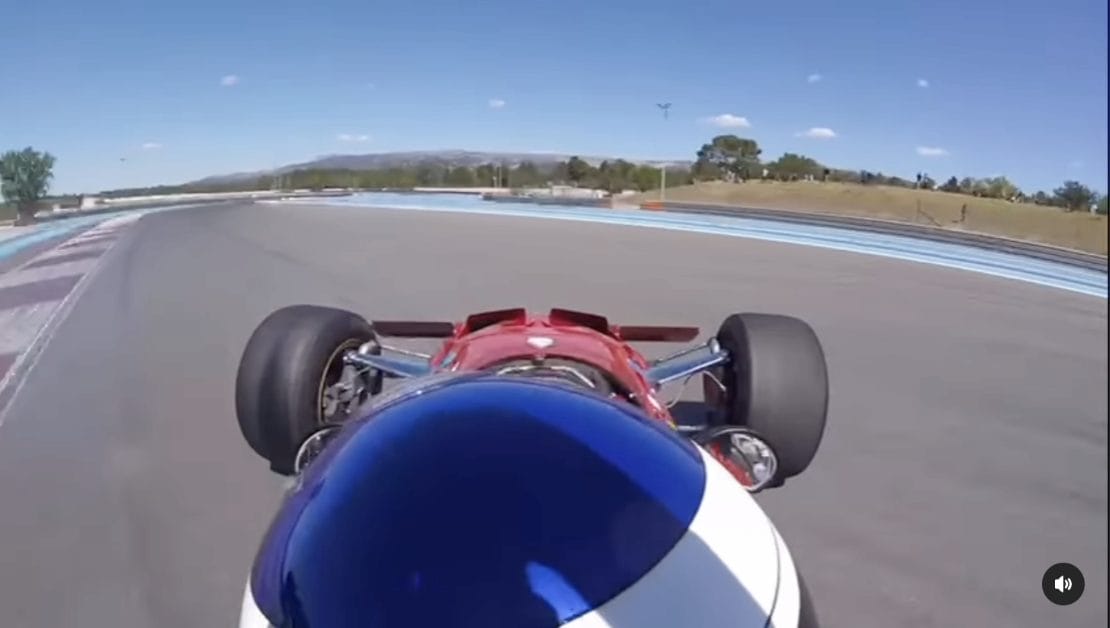F1-es múltidézés: Alesi V12-es Ferrariját hajtotta, majd bemutatott egy 360 fokos piruettet (videó)