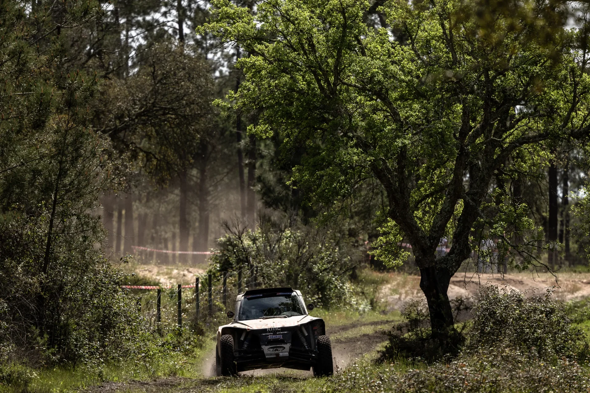 Nasser Al-Attiyah vezet Portugáliában