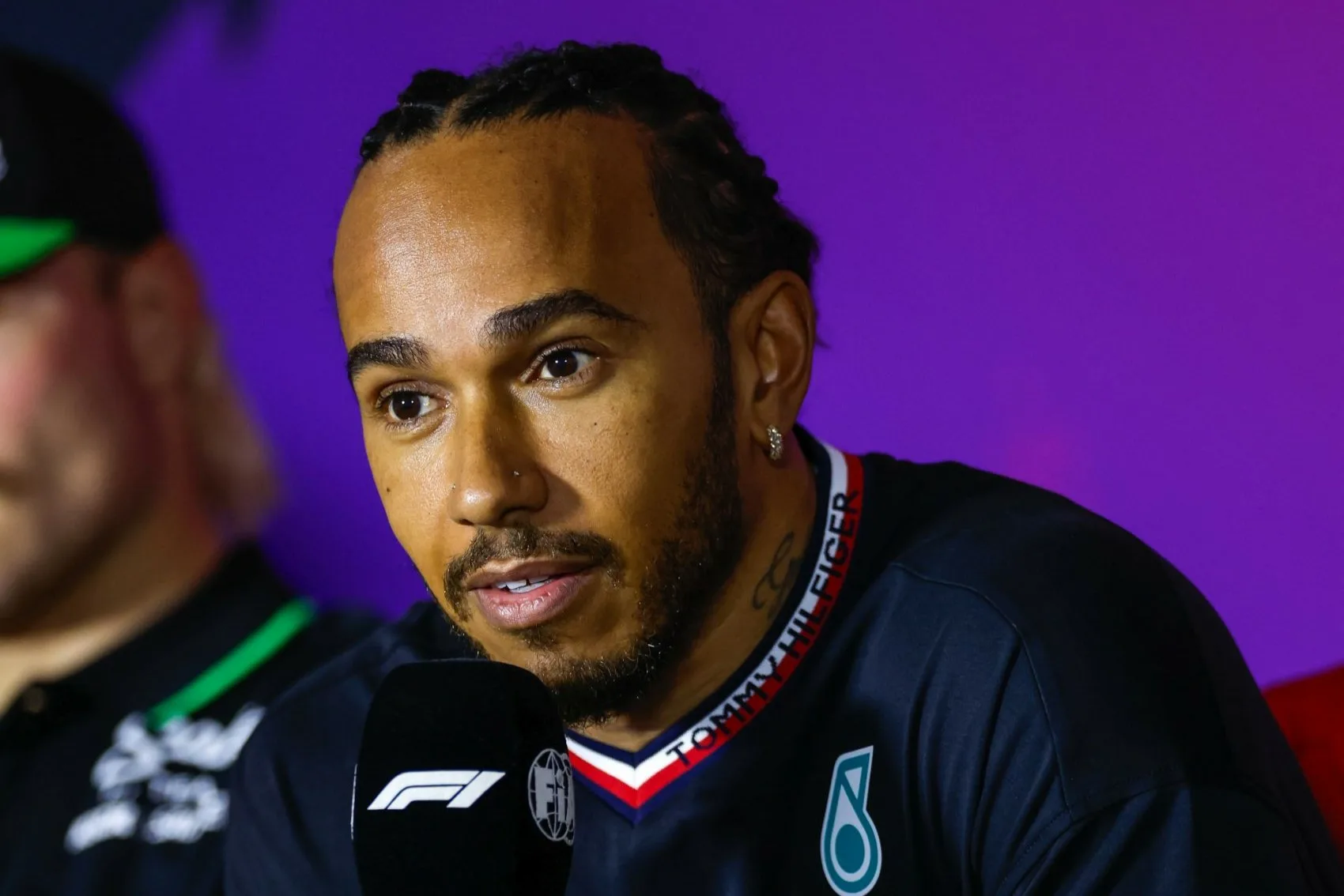 Hamilton küzdelme a szezon elején: az árnyékát is felülmúlja?