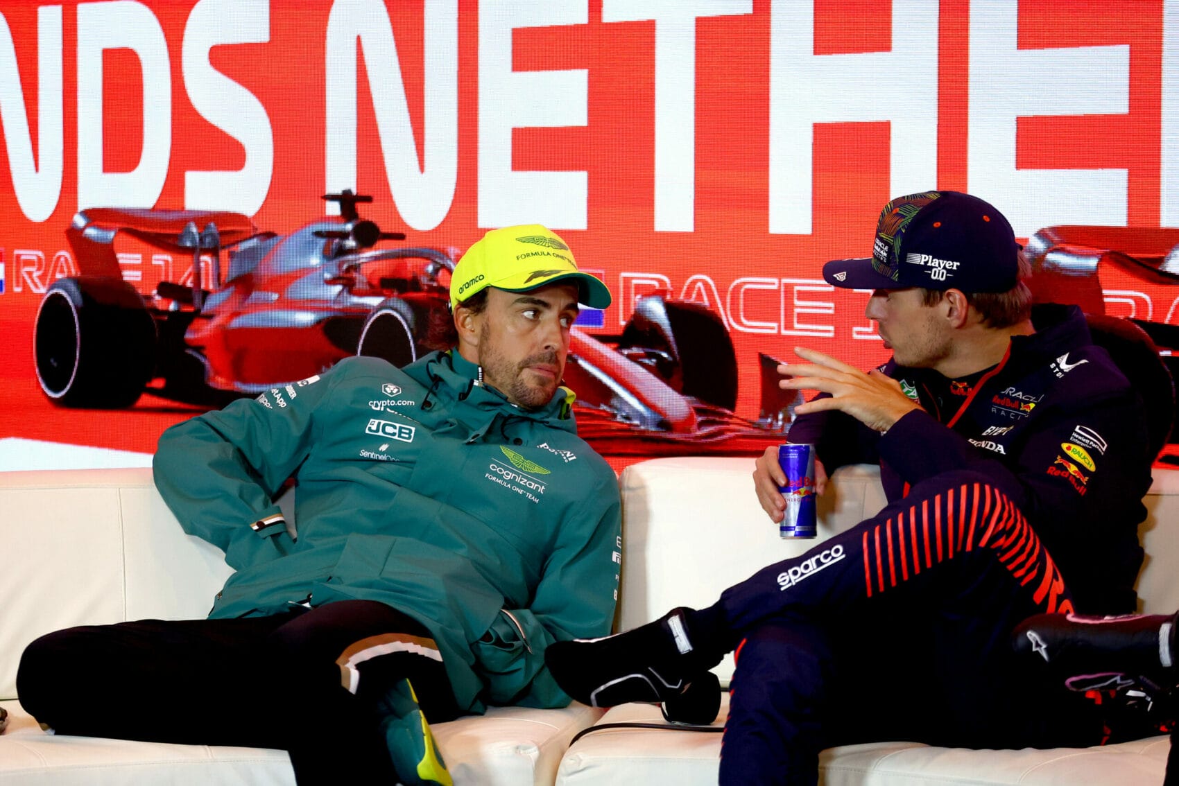 Verstappen vakmerő játéka: Alonso sem jelent gondot a csapattársaként