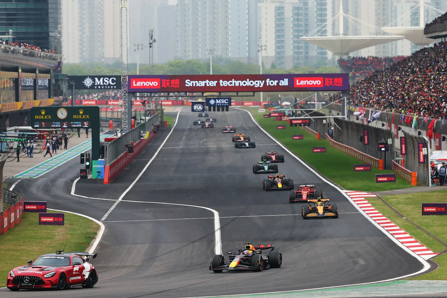 Verstappen higgadt maradt a kínai fordulóban a biztonsági autók ellenére is
