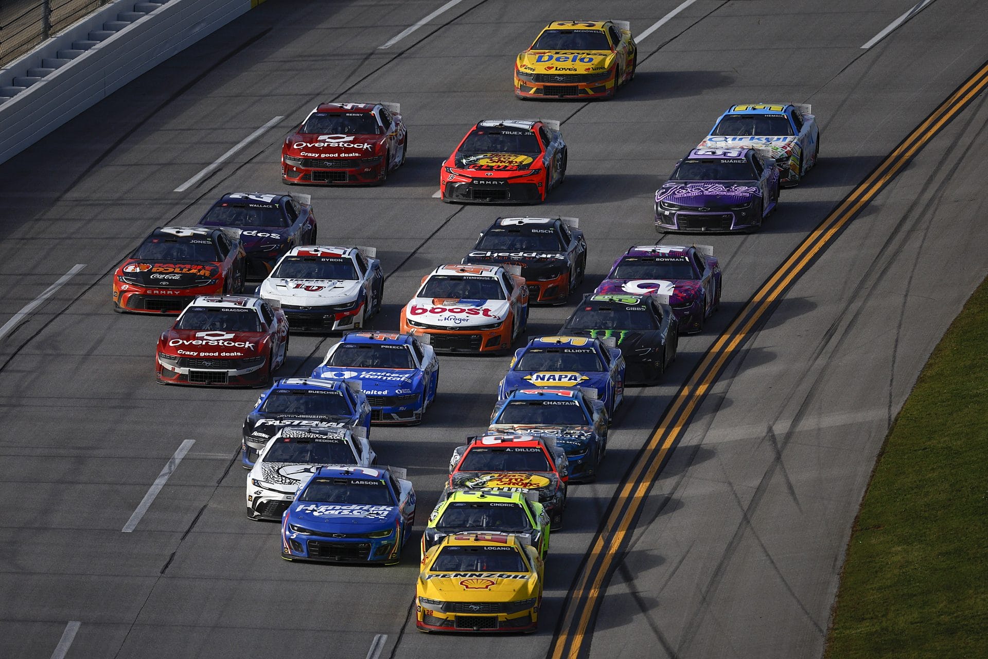Az újítás: NASCAR superspeedway futamok bonthatók 4 szakaszra a unalom elkerülése érdekében