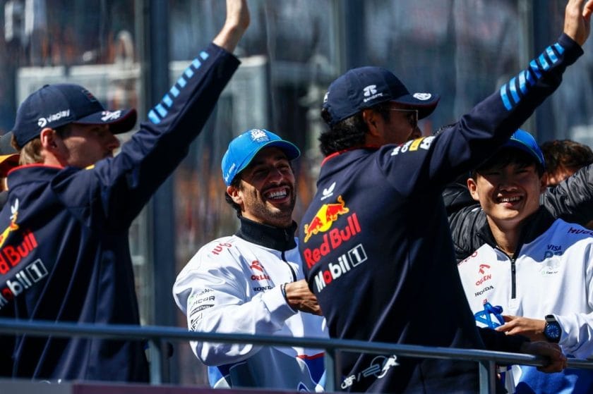 Veszélyes álmok a Red Bull üléséért: két pilóta vetélkedése életre-halálra
