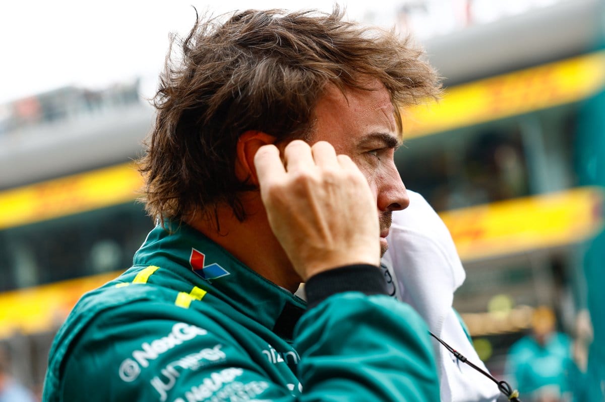 Alonso hőstette: Veszélyes helyzetből remek teljesítményt nyújtott a pályán
