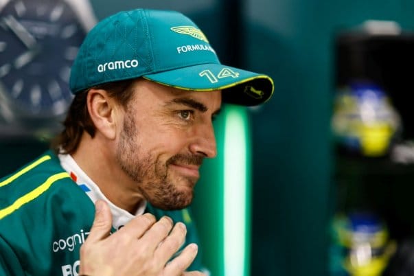 Az F1-es Versenynaptár Friss Hírei: Alonso Teljes Gőzzel Pénteken