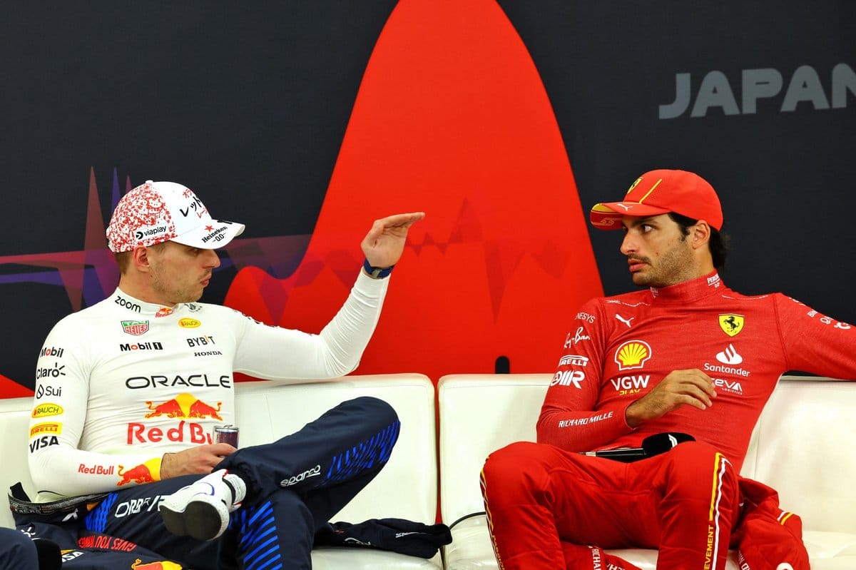 A Red Bull nem engedi, hogy nyomást helyezzenek Carlos Sainzra a világbajnoki pilóta pozíciójában