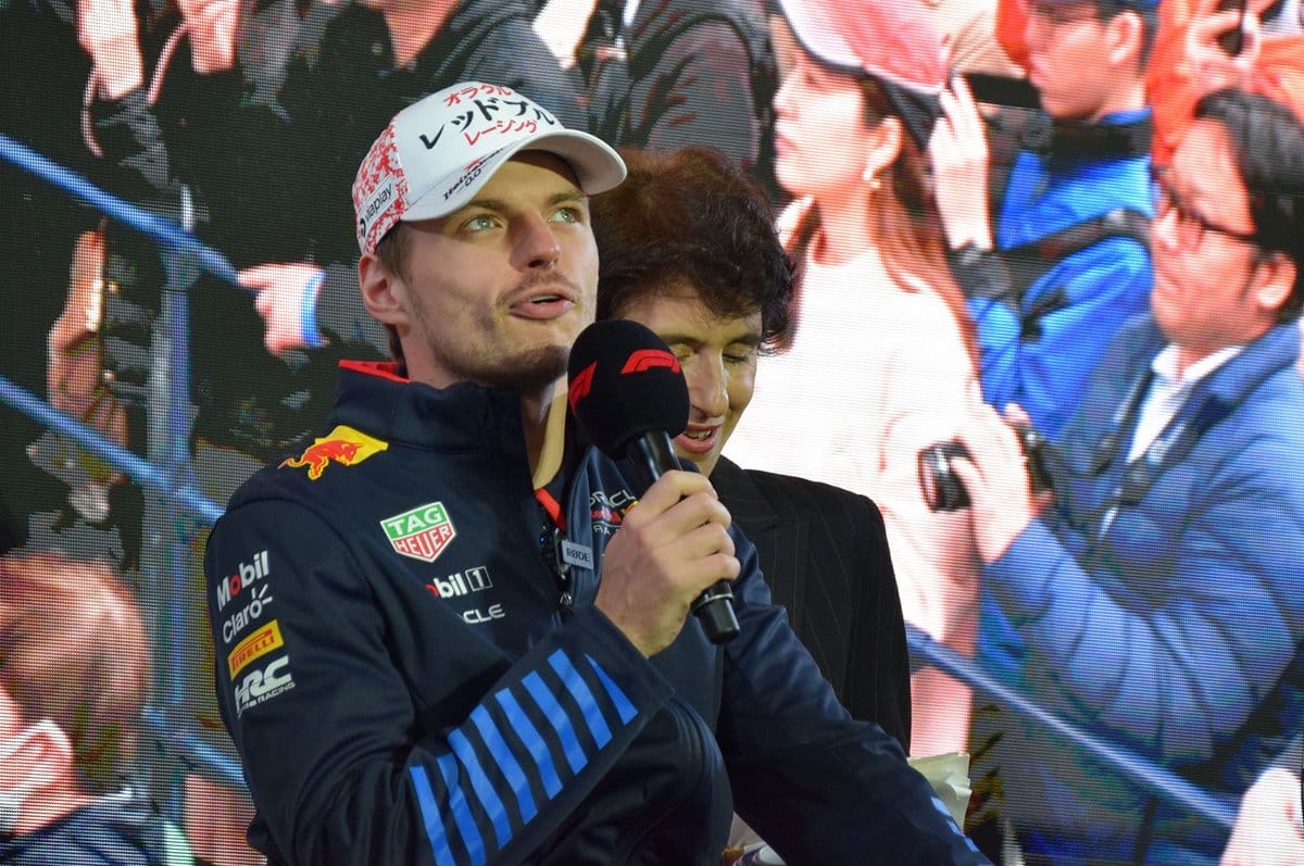 Kettős álláspont Max Verstappen jövőjéről: Horner és Marko eltérő véleményei